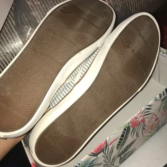 Tommy Bahama Striped Sailor Slip On Sneakers NIB - Picture 2 of 9